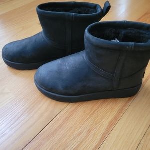 UGG artic grip , sz 9 boots , EUC